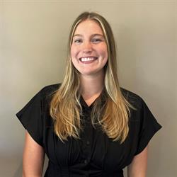 Maddy_Cochran_Headshot